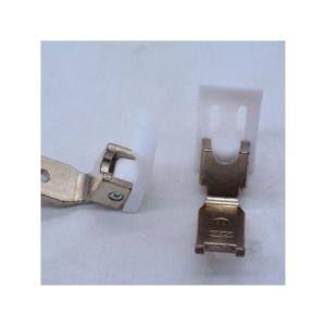 Chân vịt máy may 2 kim 1/4 nhựa, phụ kiện máy may công nghiệp, chân vịt cự ly 1/4, chân vịt nhựa thay thế, hỗ trợ dẫn mép và định hướng đường may, phù hợp nhu cầu bảo trì máy may 2 kim cho thợ may và xưởng may