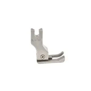 Chân vịt máy may CL 3/32E 2,4mm, chân vịt bù trái dùng cho máy may công nghiệp 1 kim, hỗ trợ dẫn mép vải và tạo đường may đều, phù hợp may mí áo, túi vải, quần áo và các chi tiết cần căn cự ly
