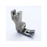 Chân vịt CR1/8E mí phải 3 ly, chân vịt bù phải 1/8 inch cho máy may công nghiệp 1 kim, thiết kế dẫn mép hỗ trợ kiểm soát khoảng cách đường may, phù hợp xưởng may, thợ sửa máy và phụ tùng ngành may